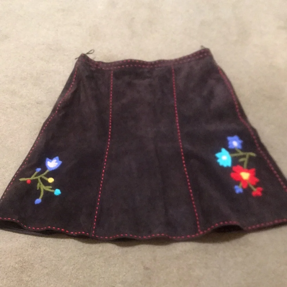 ⚡️FINAL PRICE⚡️ Moschino Cheap and Chic Vintage Flower Leather Skirt - Picture 5 of 16